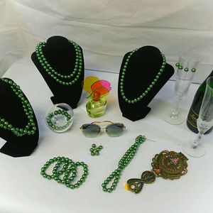 Sun glasses that match your jewelry.